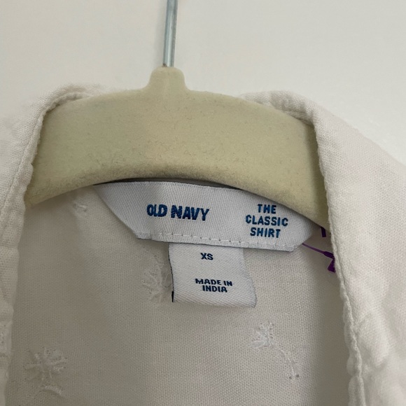 Classic White Embroidered Button Down Shirt with Pocket - Picture 4 of 4